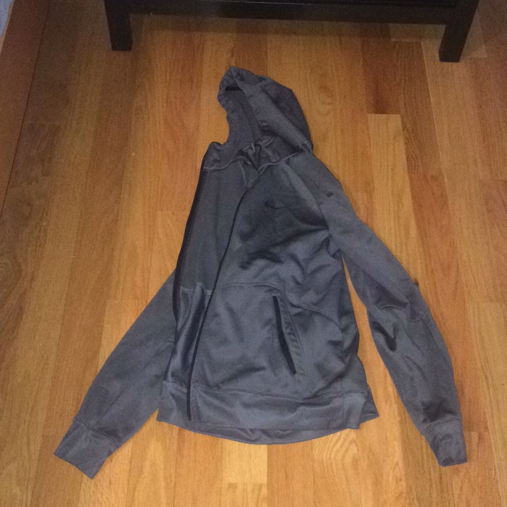 Nike zip up hoodie (medium)